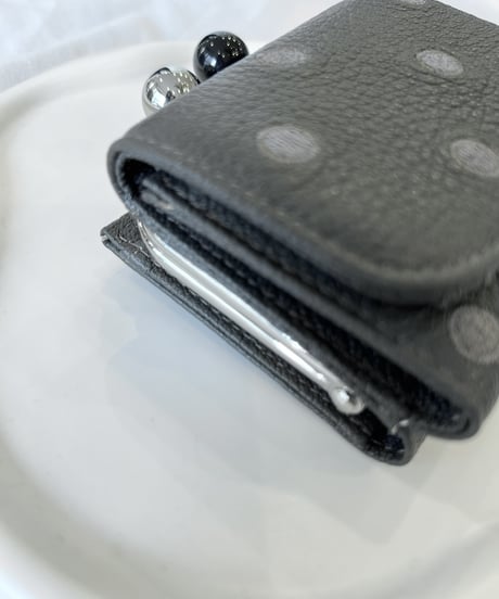 【再入荷】新色・アクリル玉３つ折り財布