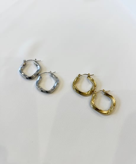 【金属アレルギー対応】変形リングピアス