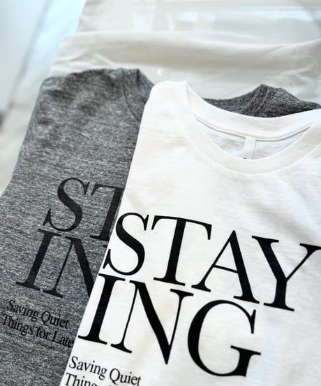 【STAYING】ロゴTシャツ