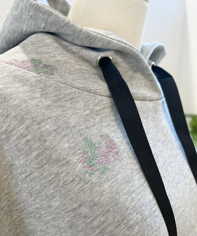 刺繍クロップドフーディー(2色) | セレクトショップ noi bloom