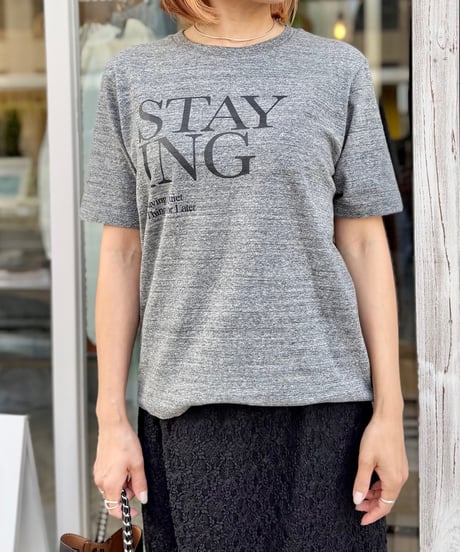 【STAYING】ロゴTシャツ