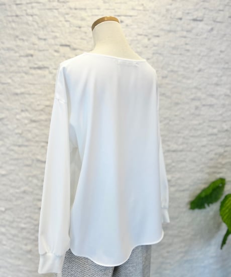 デシン ロゴ刺繍ブラウス