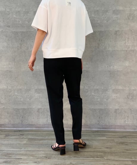 テーパードパンツ