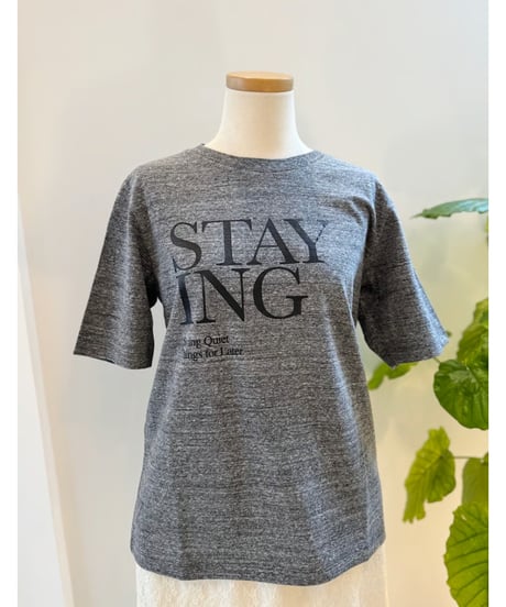 【STAYING】ロゴTシャツ