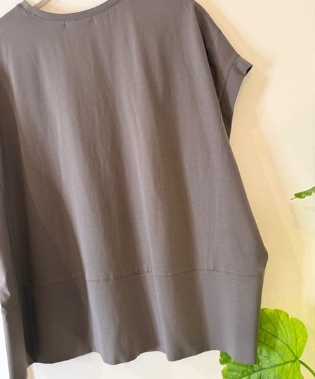 New Color 箔スクエア ロゴTシャツ