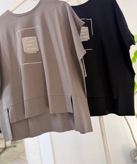 New Color 箔スクエア ロゴTシャツ