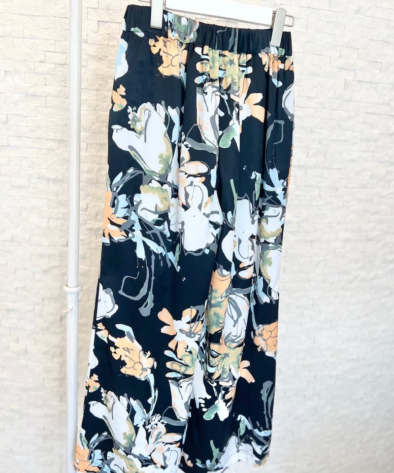 フラワーペイント ワイドパンツ(BLK) | セレクトショップ noi