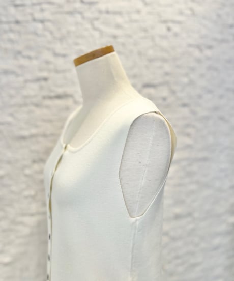 スリットボタンタンクトップ