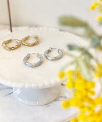 【金属アレルギー対応】変形リングピアス