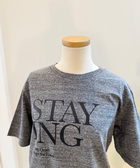 【STAYING】ロゴTシャツ
