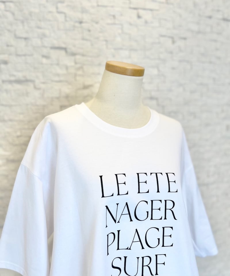 後ろ下がり ロゴプリントTシャツ | セレクトショップ noi bloom 後ろ下がり ロゴプリントTシャツ | セレクトショップ noi bloom
