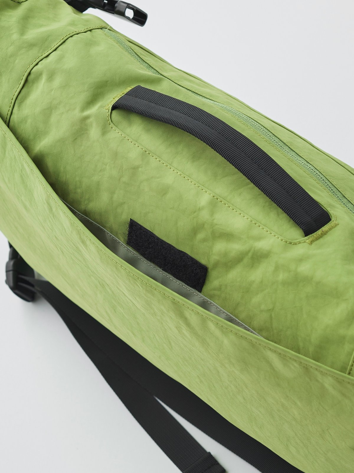OVERDYED NYLON MESSENGER BAG - SEDAN ALL-PURPOS OVERDYED NYLON MESSENGER BAG - SEDAN ALL-PURPOS