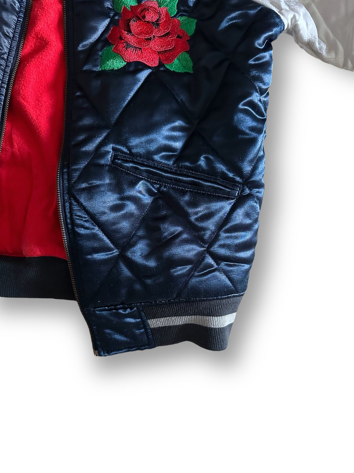 13AW Supreme Quilted Satin Bomber JKT 薔薇 QUILTED SATIN BOMBER JKT by Supreme | instantbo