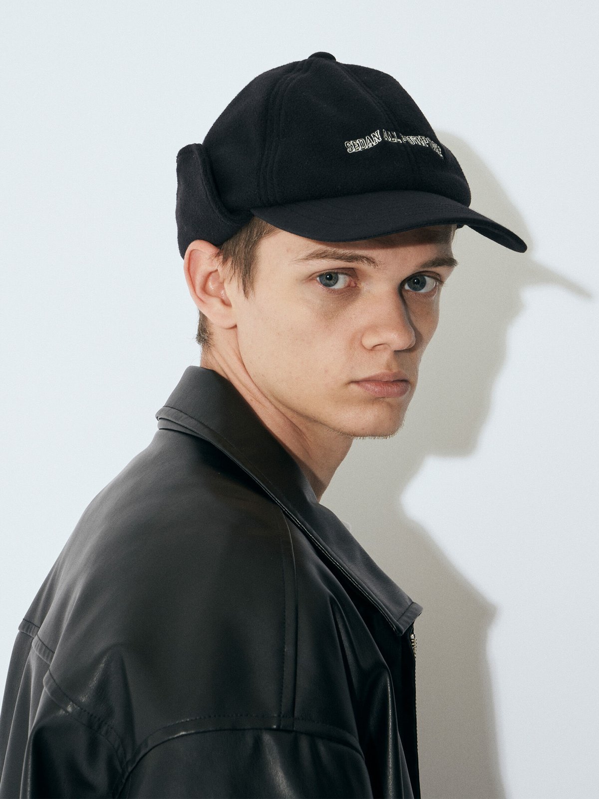 ARCH LOGO EAR FLAP FLEECE CAP - SEDAN ALL-PURPO