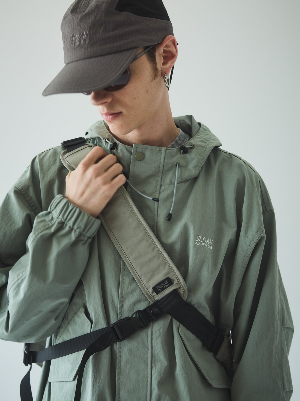 OVERDYED NYLON MESSENGER BAG - SEDAN ALL-PURPOS OVERDYED NYLON MESSENGER BAG - SEDAN ALL-PURPOS
