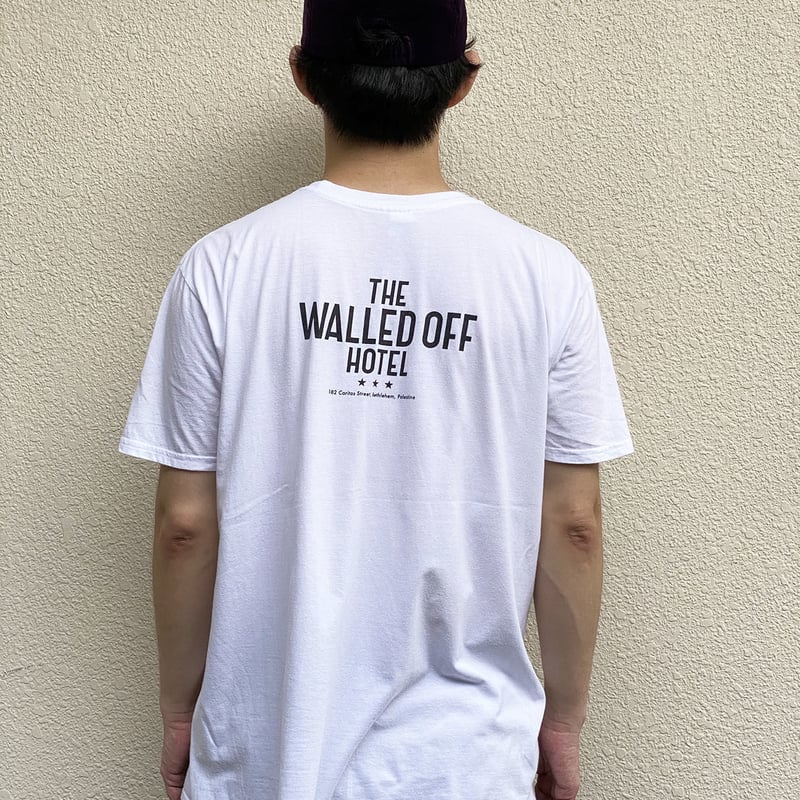世界一眺めの悪いホテル Tee By Banksy ssw | instantbootleg 