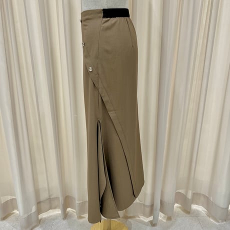 《即日発送📦》Asymmetrical cut button skirt