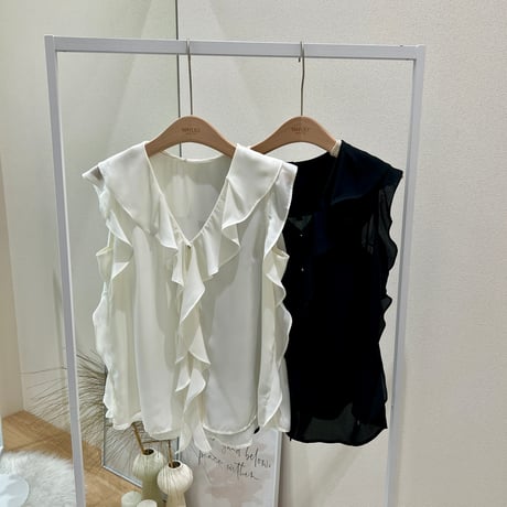 《即日発送📦》Frill sleeve less blouse