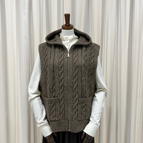 《予約販売》再入荷🖤Cable Knit Quilted Hood Vest