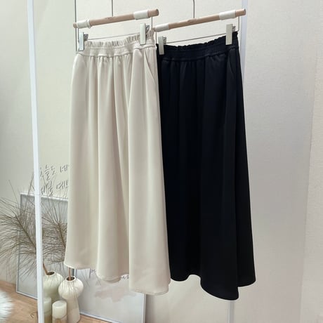 《予約販売》STUNNING satin flare skirt