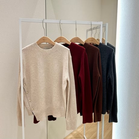 《即日発送》Merino Wool Button-Slit Knit