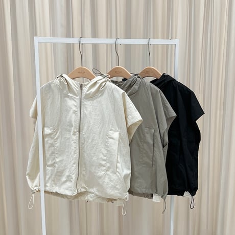 《予約販売》Lightweight Hooded Vest
