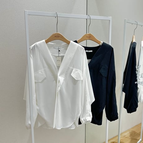 《即日発送📦》V-neck Pocket Shirt