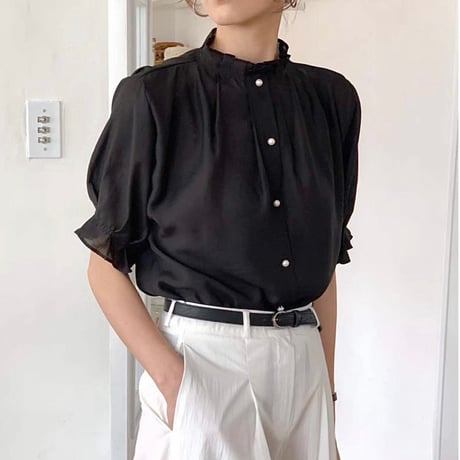 《即日発送📦》Pearl tuck blouse