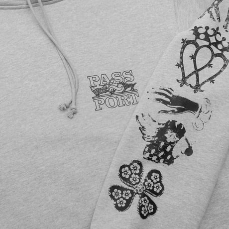 PASSPORT TRINKETS HOODIE  ASH