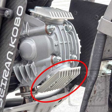 ビッグフィンタペットカバー（エキゾースト側） ハンターカブCT125 JA65 せいらん工房
