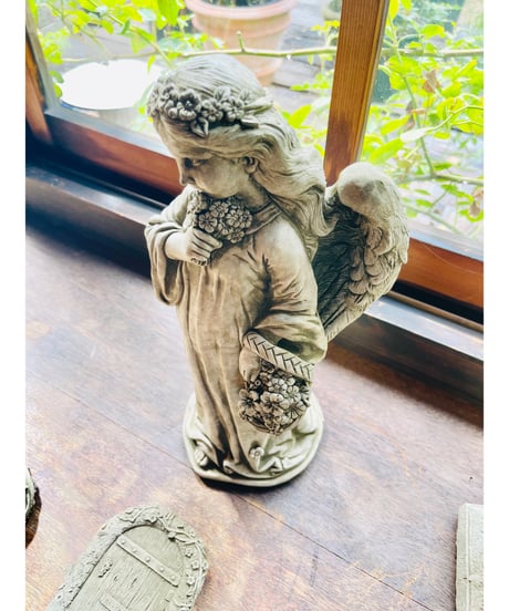 ANGEL FLOWER BASKET