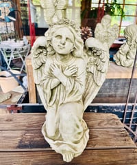 ENGLISH ANGEL KNEEL DOWN IN PRAYER