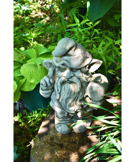 GNOME WITH HAMMER