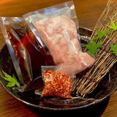 【醬油もつ鍋　4～5人前】　　　　　　　　　　　　　　　　黒毛和牛もつ ・スープ　　　ちゃんぽん (4玉) セット