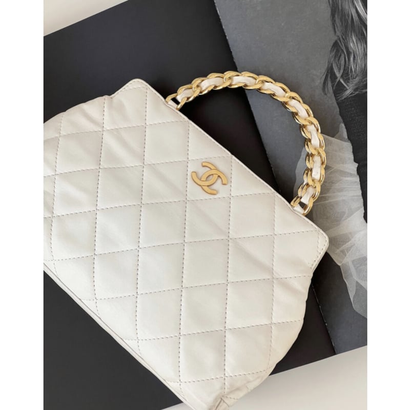 CHANEL CC VINTAGE METAL CHAIN HANDLE WHITE QUIL