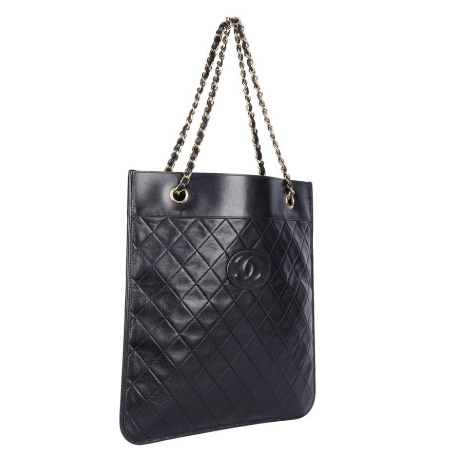 Chanel quilted discount chain shoulder bag