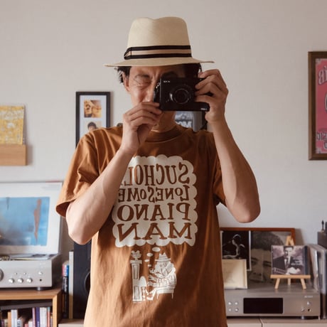 LONESOME PIANOMAN T-Shirts Camel×Ivory