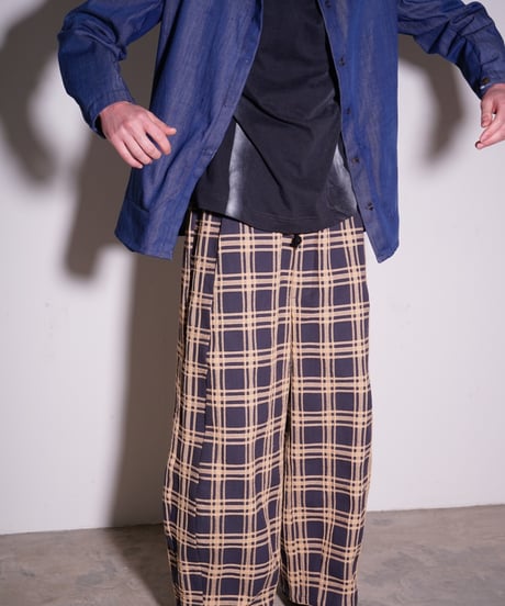 【house of the very island's...】ASH: charcoal / iridescent