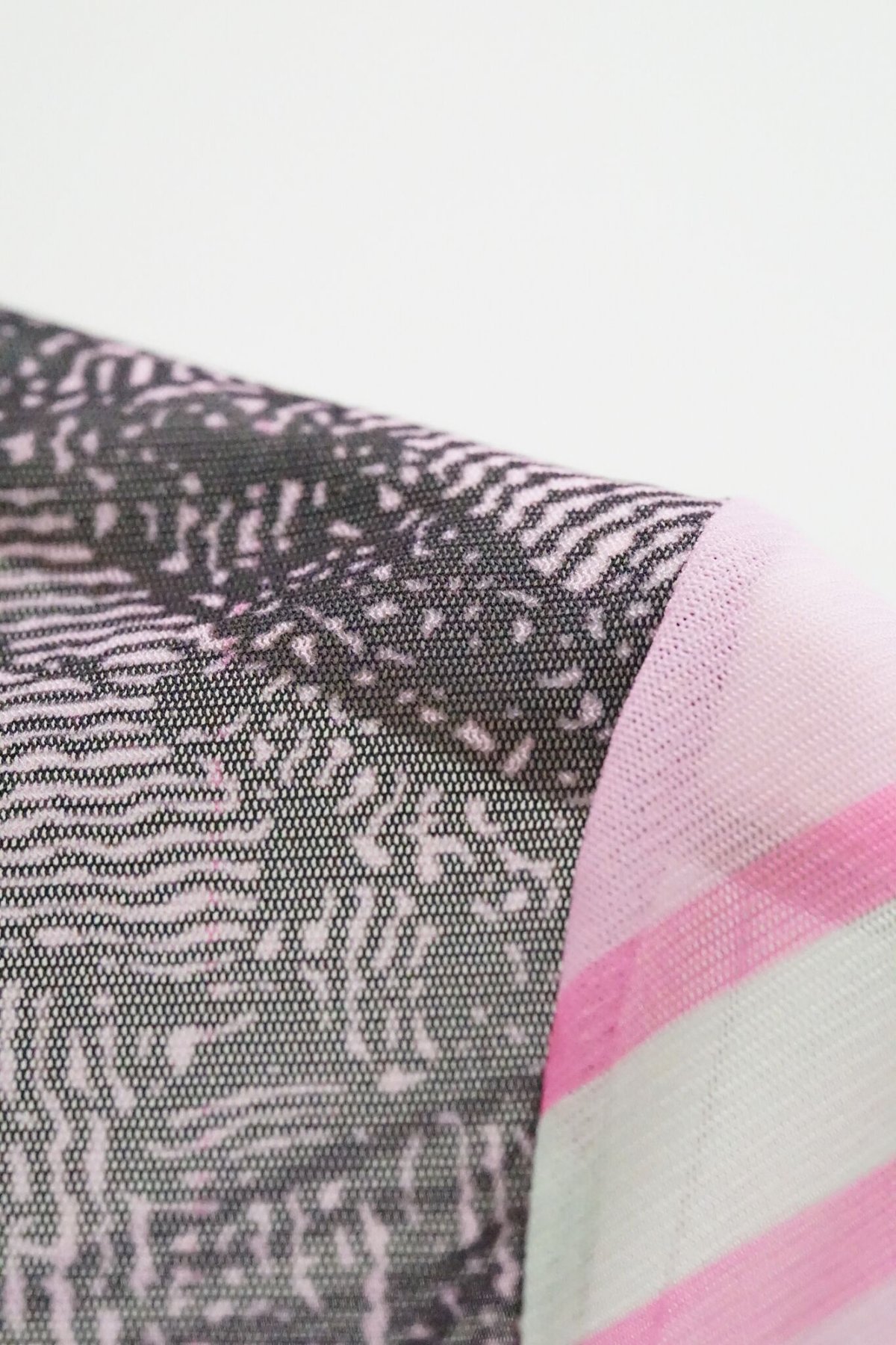 YOHEI OHNO】Graphic mesh top PINK | abundantism