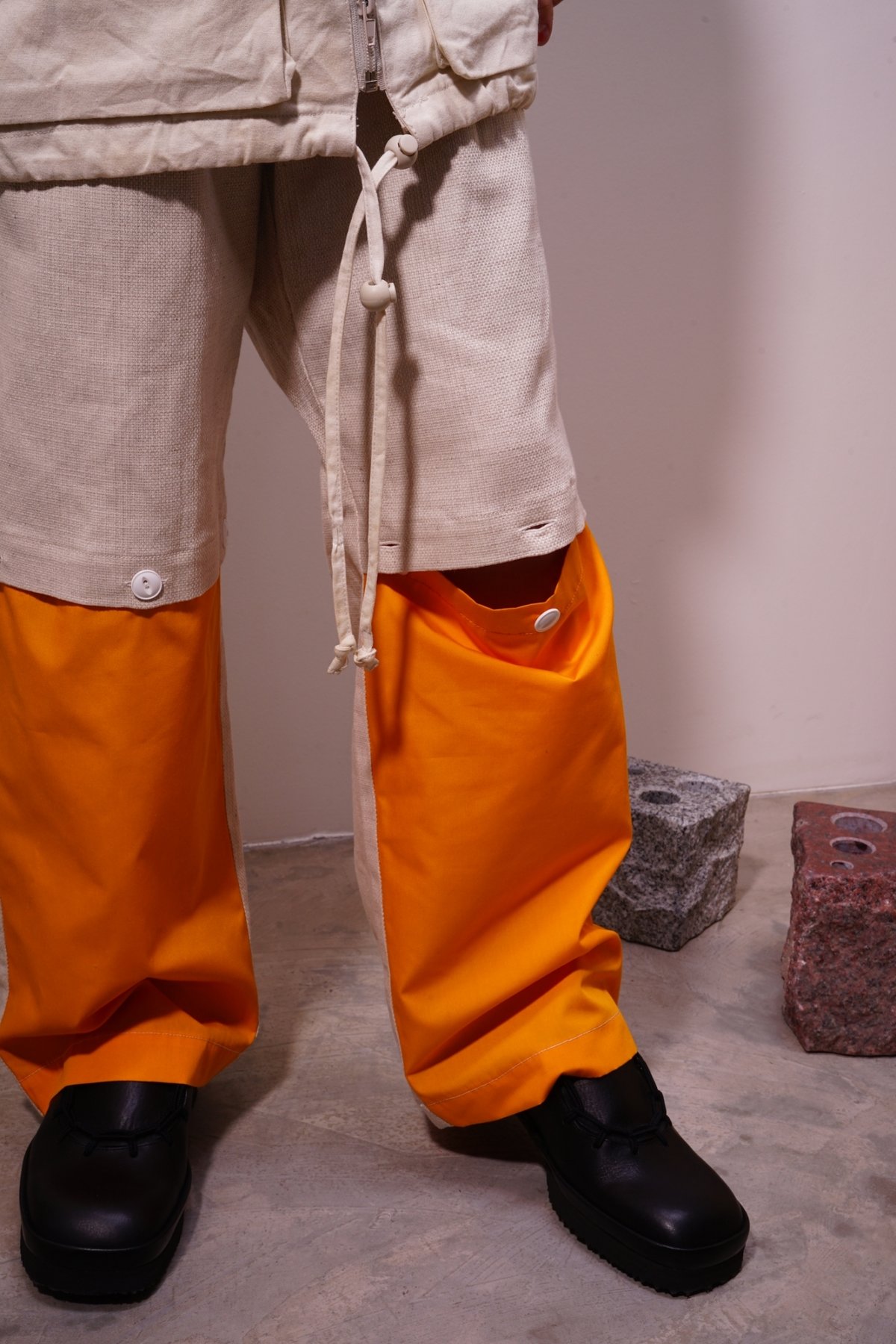 WATARU TOMINAGA ワタルトミナガ パンツ 安全ピン WATARU TOMINAGA single pleat trousers・safety pin&star - tity