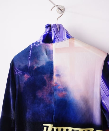 【YOHEI OHNO】Graphic Velor High Neck "HOWDY"