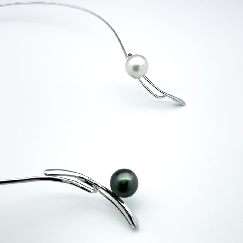 SILVER 白蝶＆黒蝶パール フロントクリップネックレス 11～12