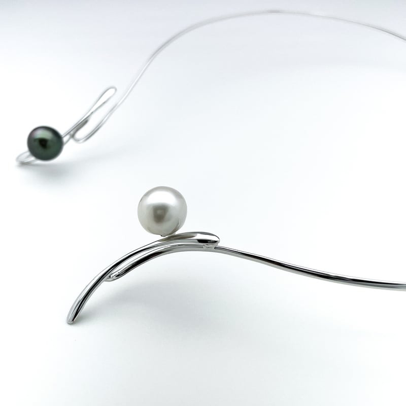 SILVER 白蝶＆黒蝶パール フロントクリップネックレス 11～12㎜珠