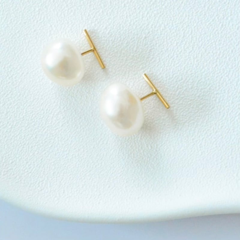 T字型 ポストピアス × バロック淡水パール キャッチ | WHO PLUS 