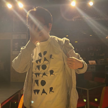 NO WAR Tシャツ