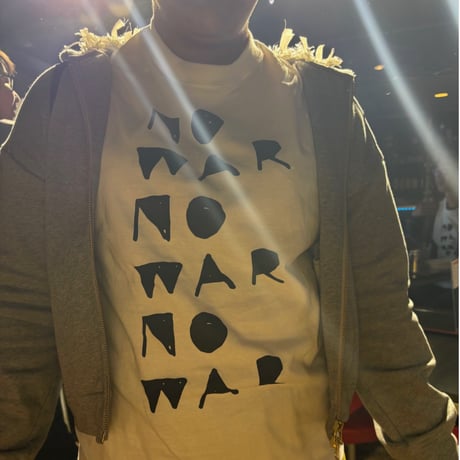 NO WAR Tシャツ