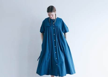 OP196BL　天日干しコットン・スクエアカラー・ワンピース／ディープブルー（MAGALI）