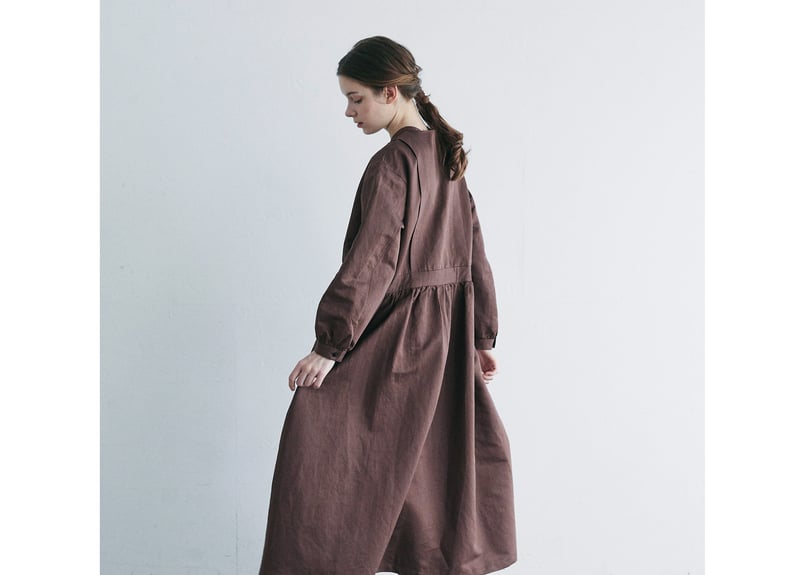 MAGALI 天日干しリネンタックギャザーワンピース　アンバー MAGALI 天日干しリネンタックギャザーワンピース アンバー