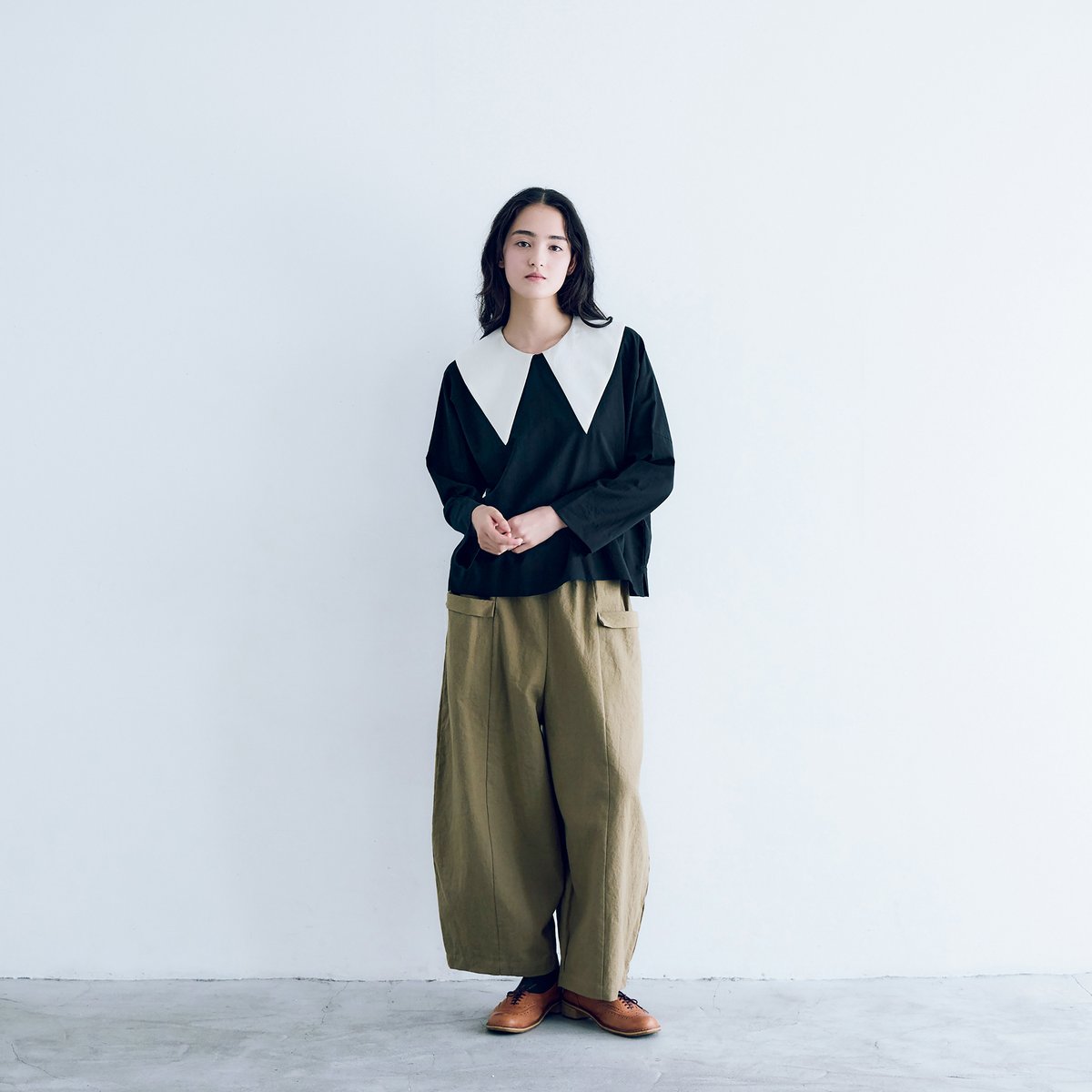 MAGALI コットンスウェット　スイッチングプルオーバー　ブラック　新品 コットンスウェット・スイッチングプルオーバー／カフェオレ | MAGALI