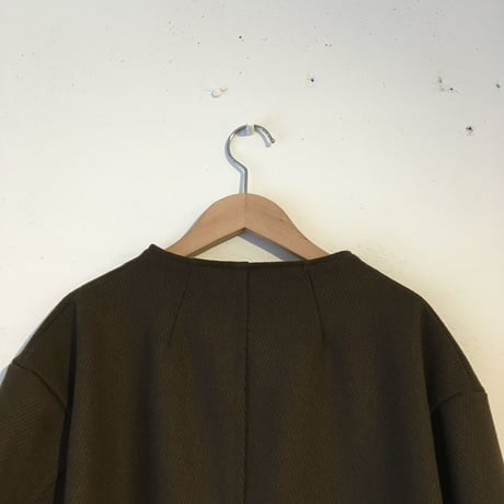 UNIVERSAL TISSU ノーカラークラシックジャケット　カーキ